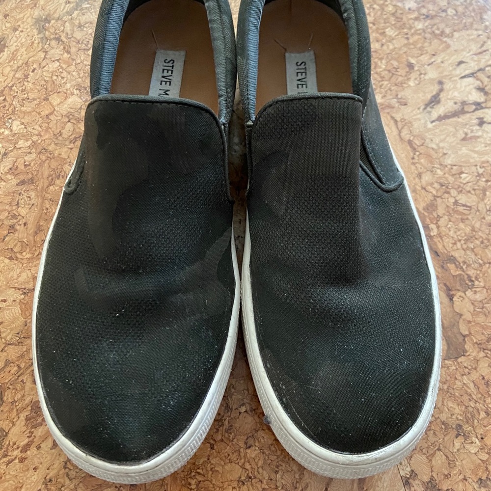 Steve Madden Camo Gills slip ons